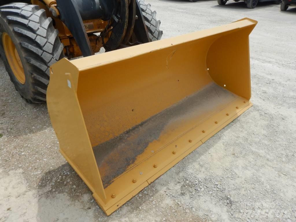 John Deere 244K Gumikerekes homlokrakodók