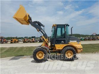 John Deere 244K Gumikerekes homlokrakodók