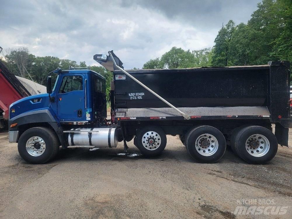 CAT CT 660 Billenő teherautók