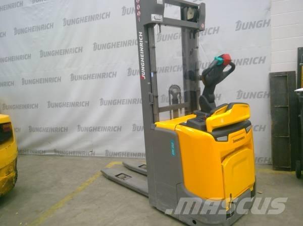 Jungheinrich ERC 212 Elektromos gyalogkíséretű targoncák