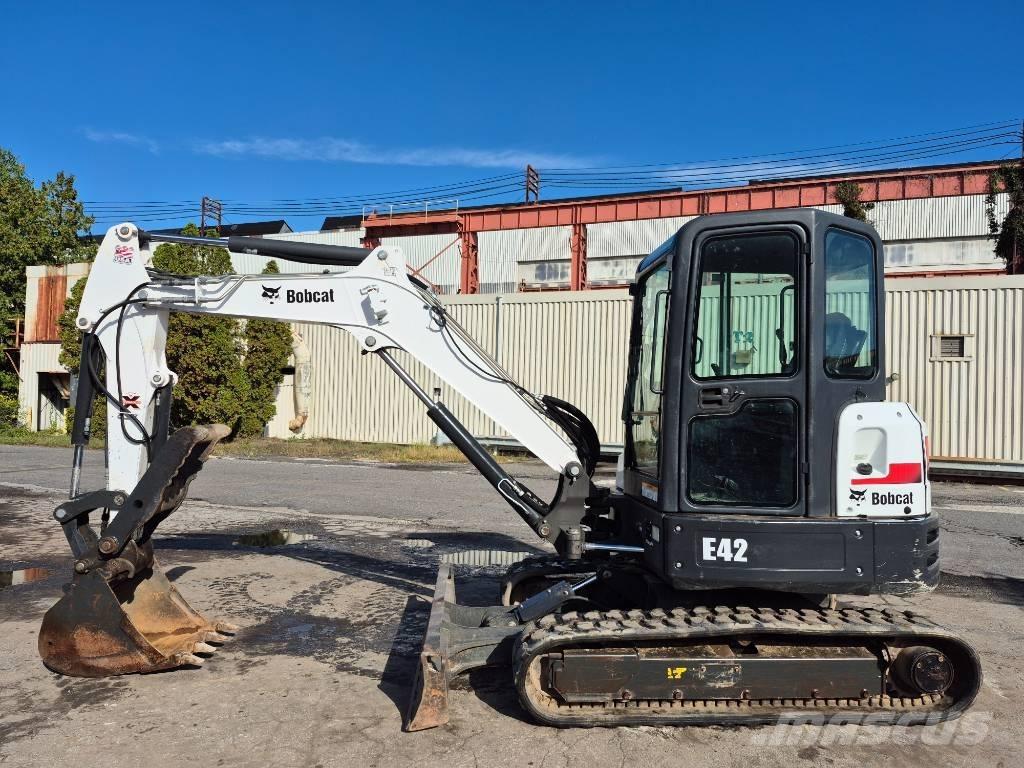 Bobcat E 42 Lánctalpas kotrók