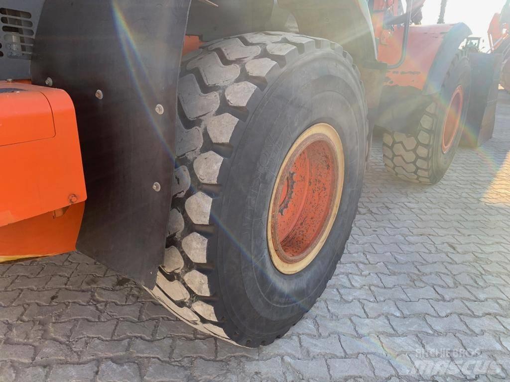Hitachi ZW 180 Gumikerekes homlokrakodók