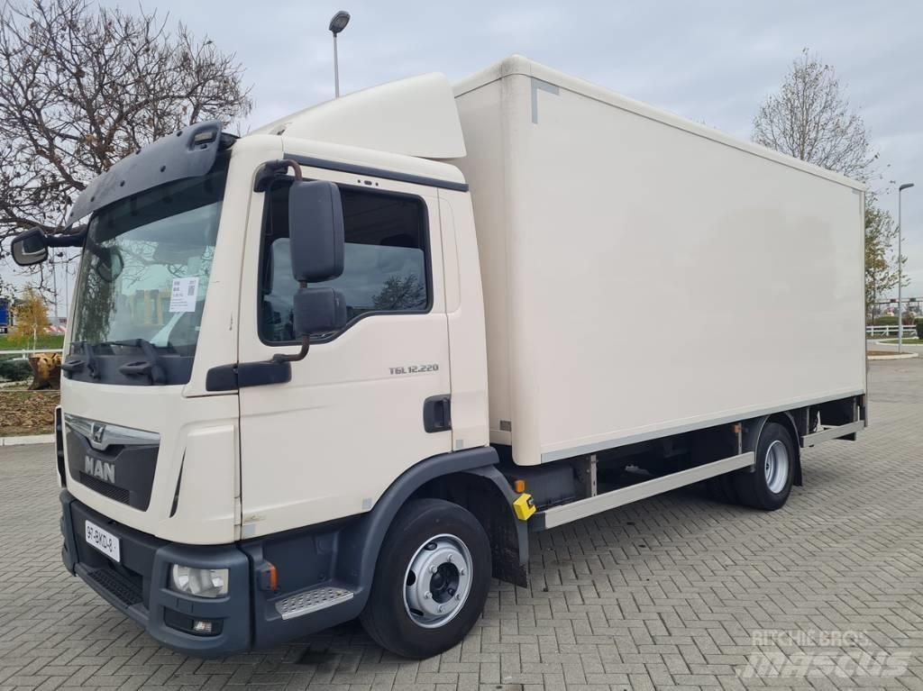MAN 12.220 / 5.5m / LIFT Dobozos teherautók