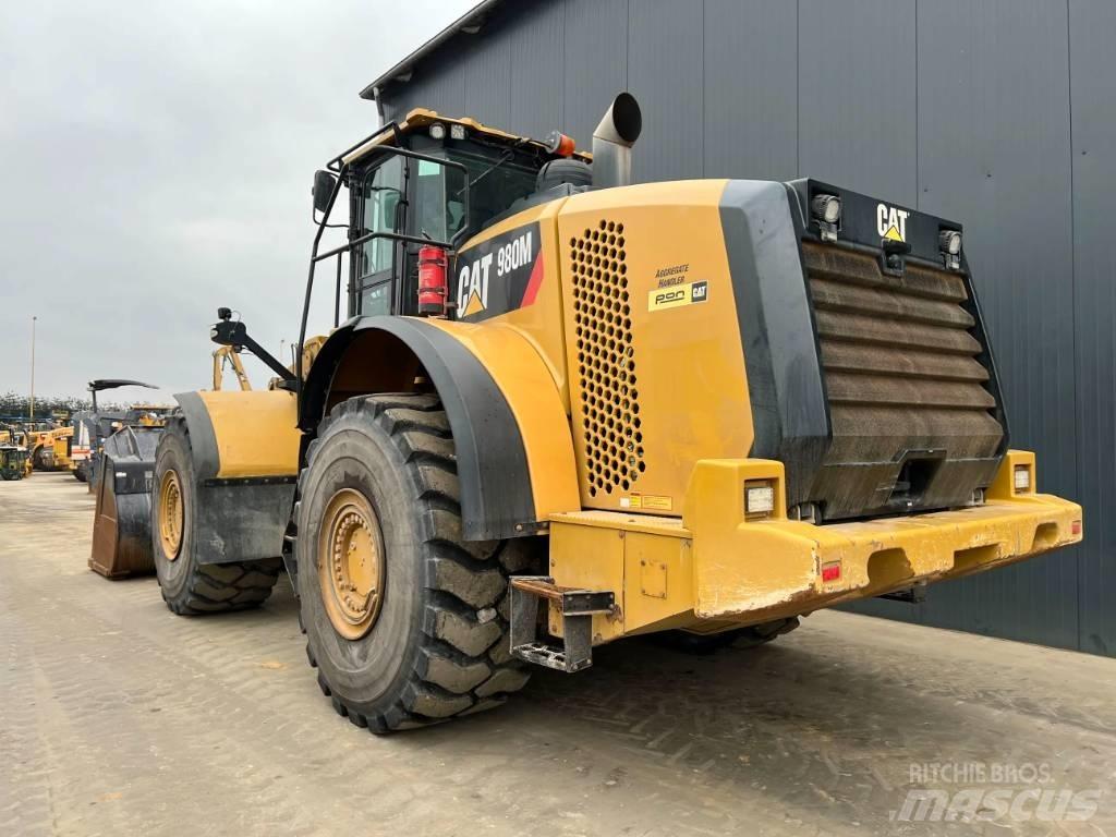 CAT 980M Gumikerekes homlokrakodók