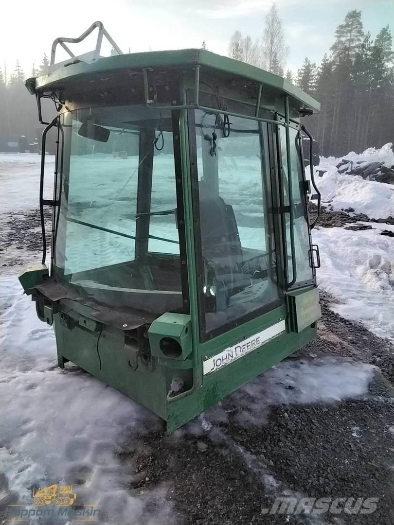 John Deere 1710 Vezetőfülke és belső tartozékok
