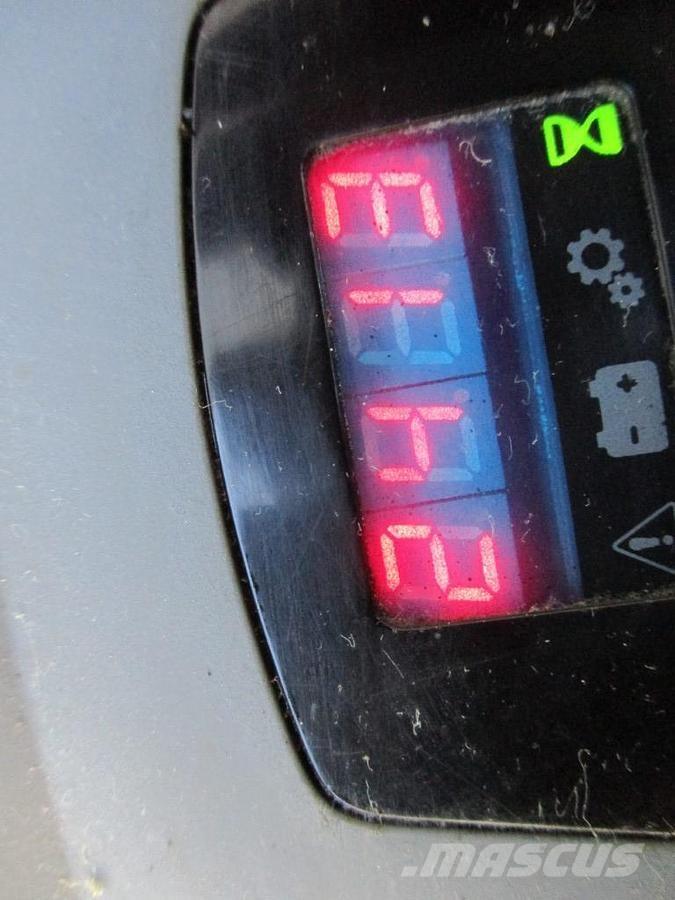 Toyota LPE250 Vezetőállásos alacsony emelőkocsi