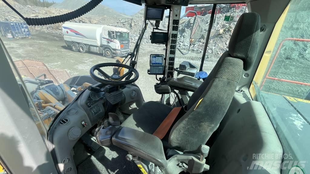 Volvo L 260 H Gumikerekes homlokrakodók