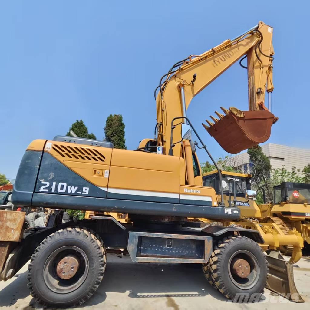 Hyundai R210W-9 Gumikerekes kotrók