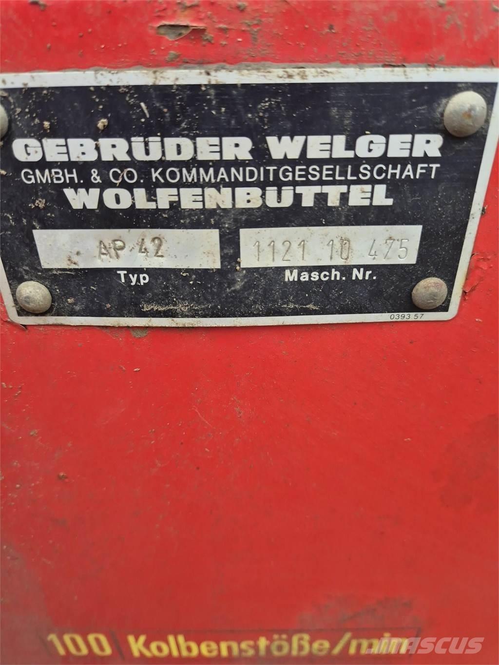 Welger AP42 Szögletes bálázók