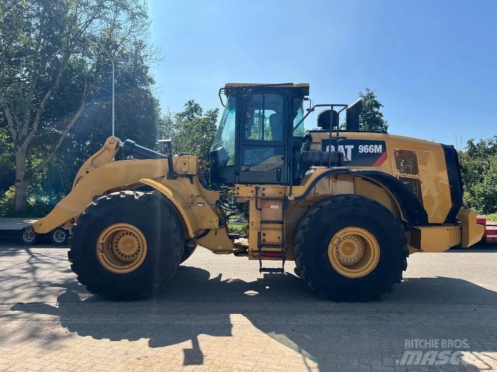CAT 966M Gumikerekes homlokrakodók
