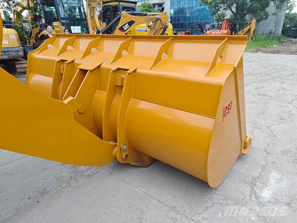 CAT 966 H Gumikerekes homlokrakodók