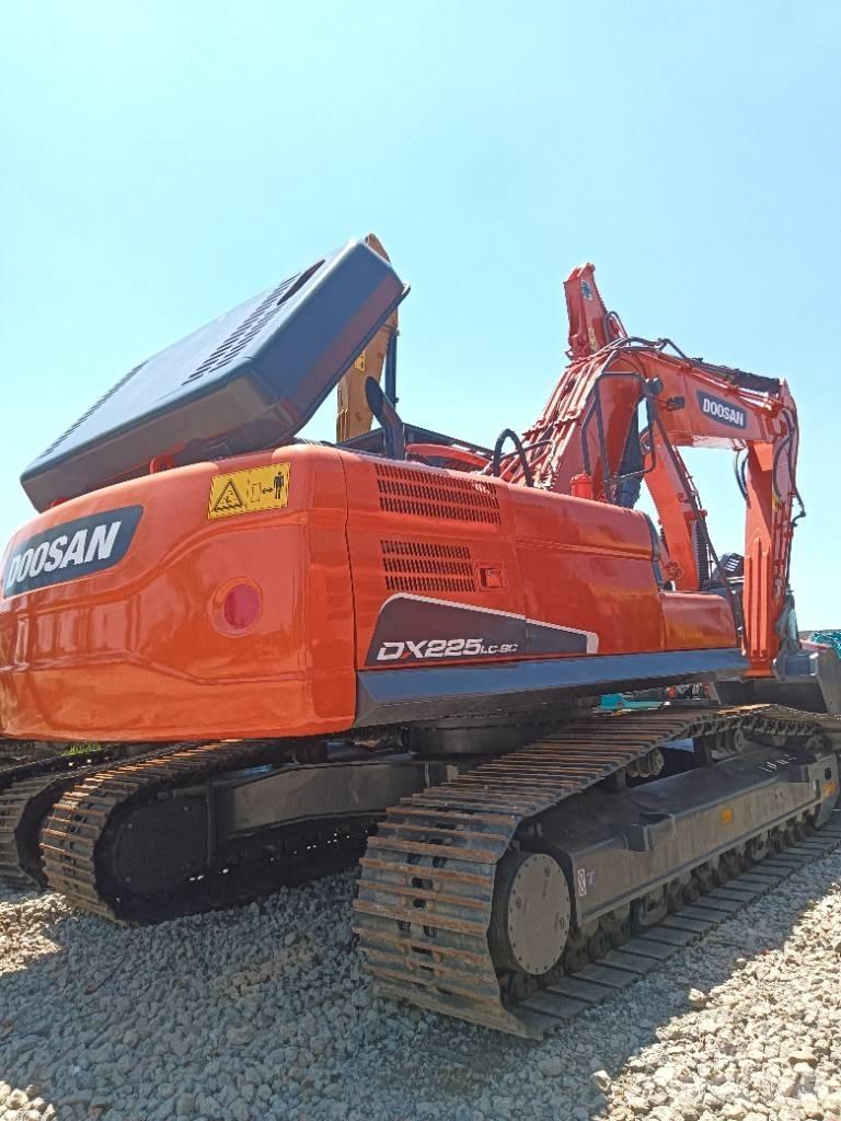 Doosan DX 225 Lánctalpas kotrók