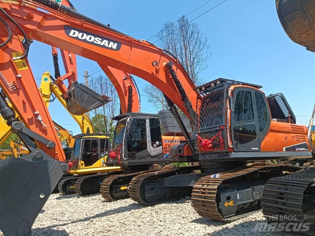 Doosan DX 225 Lánctalpas kotrók
