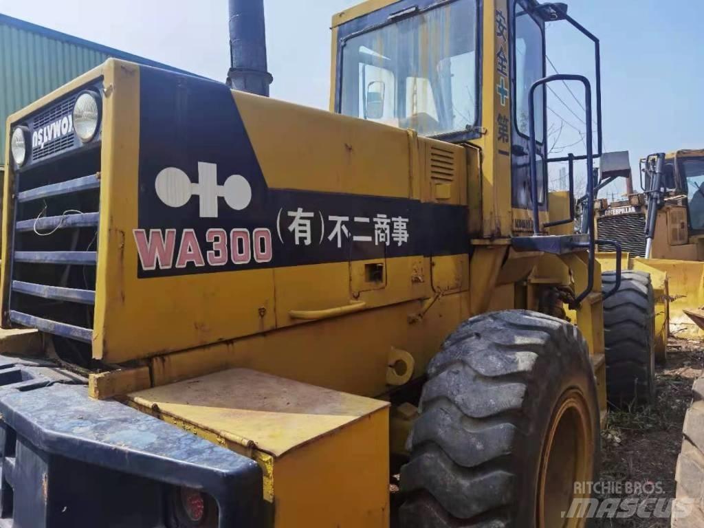 Komatsu WA 300 Gumikerekes homlokrakodók