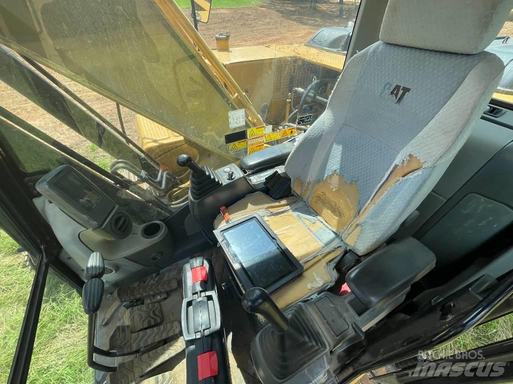 CAT 320 D L Lánctalpas kotrók