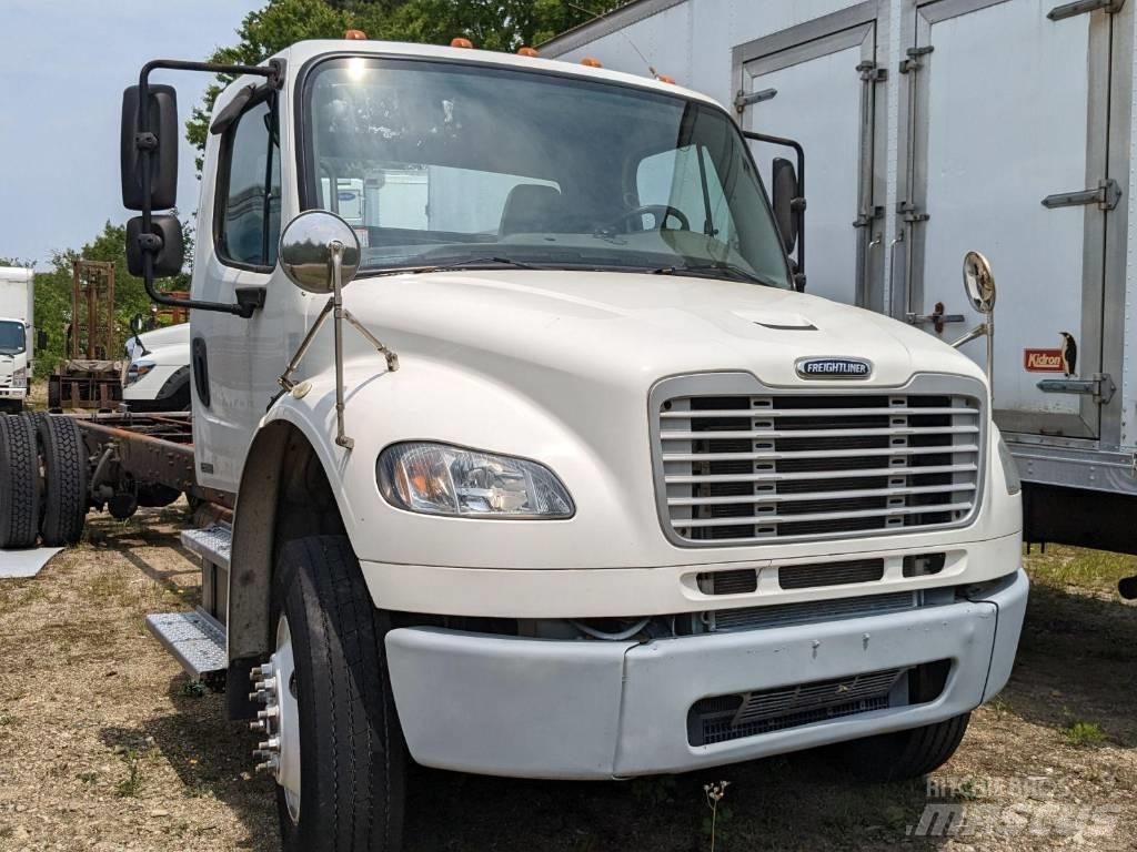Freightliner M2106 Fülkés alváz