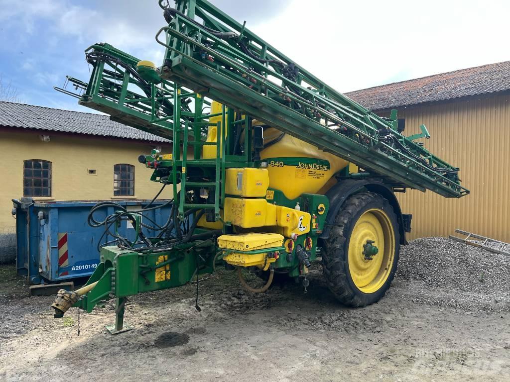 John Deere 840 Vontatott trágyaszórók