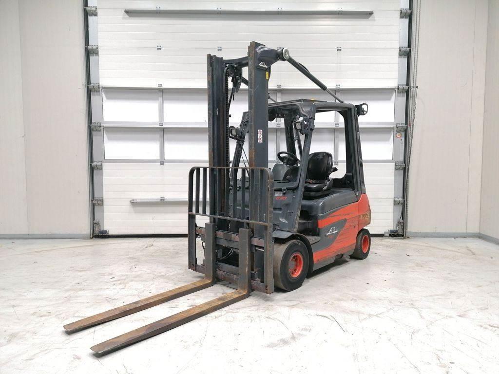 Linde E30-01 Elektromos targoncák
