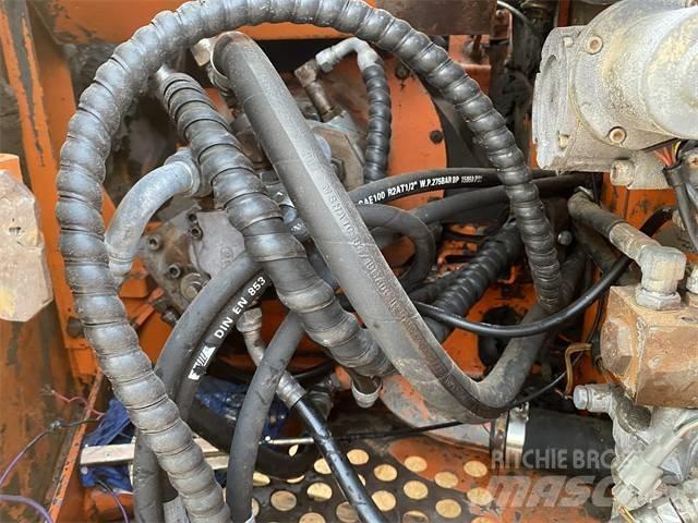 Hitachi EX60-5 Lánctalpas kotrók