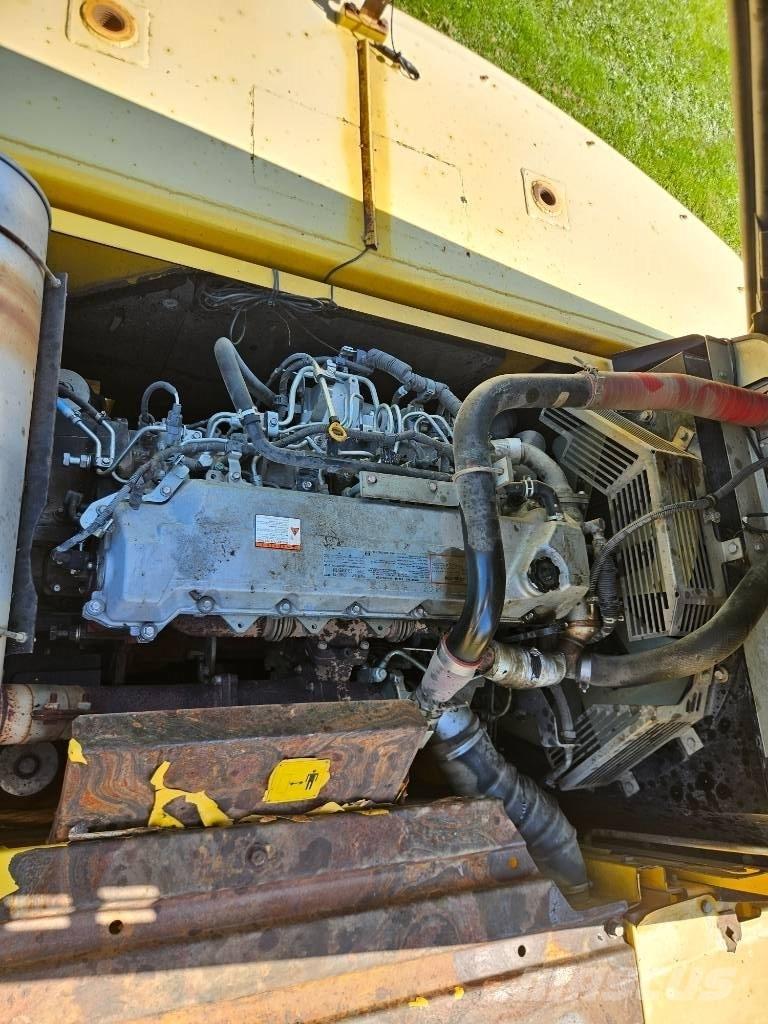 New Holland E 385 B Lánctalpas kotrók