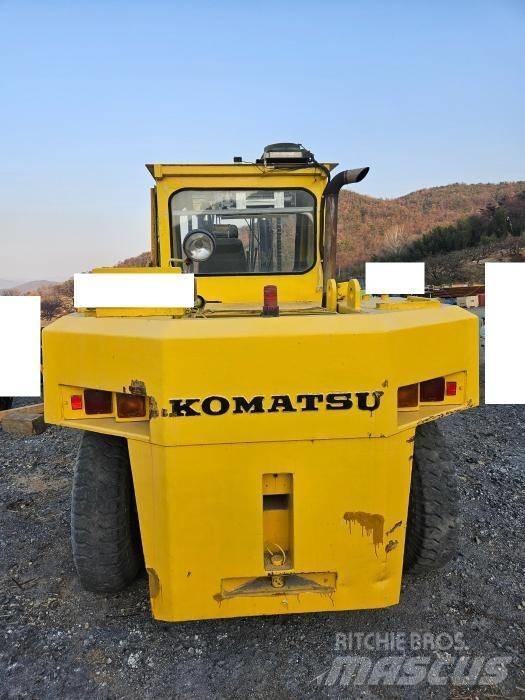 Komatsu FD 150 Tolóoszlopos targonca