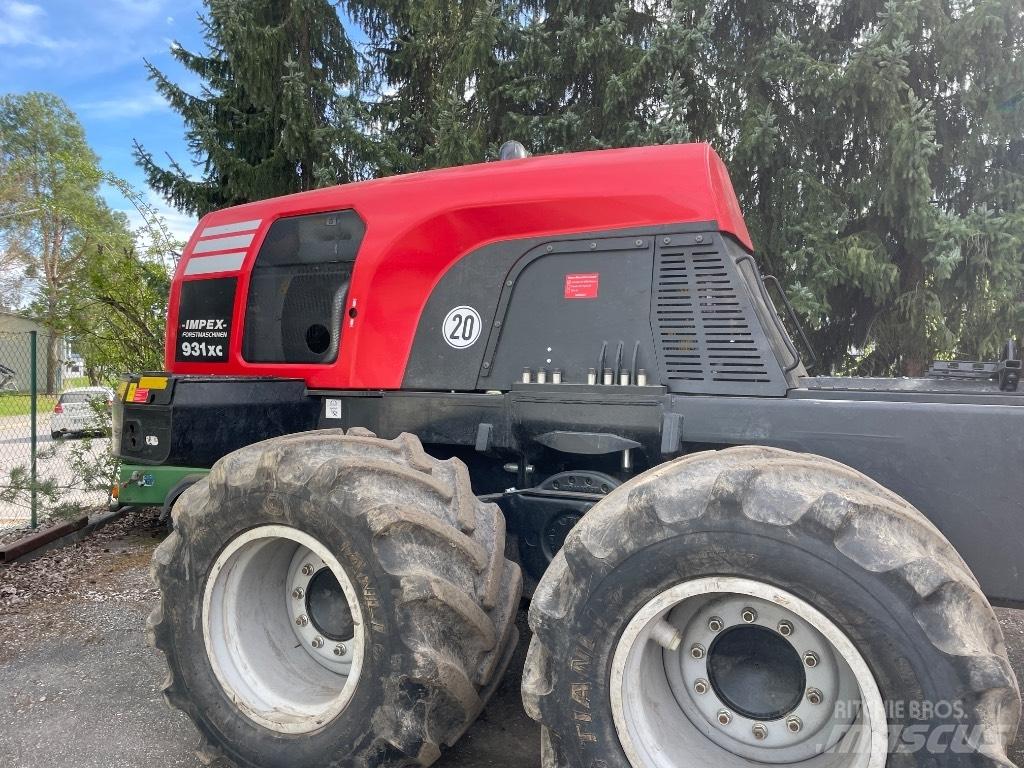 Komatsu 931 XC Betakarítók