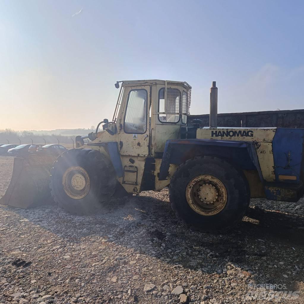 Hanomag C55 Gumikerekes homlokrakodók