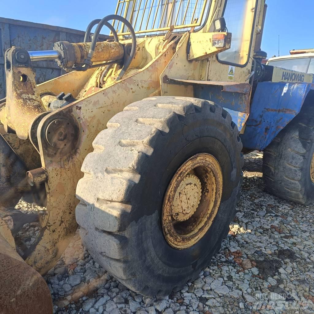 Hanomag C55 Gumikerekes homlokrakodók