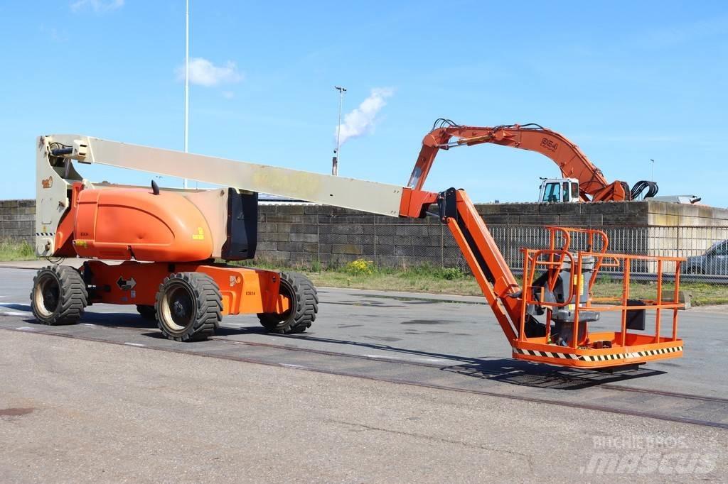 JLG 800AJ Karos emelők