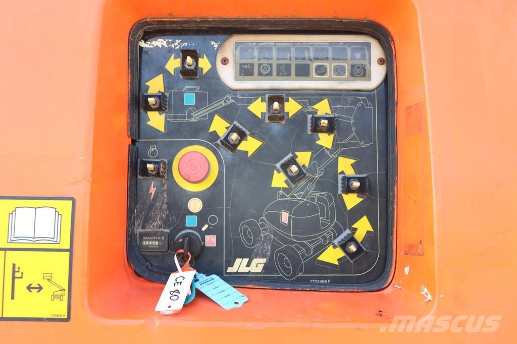 JLG 800AJ Karos emelők