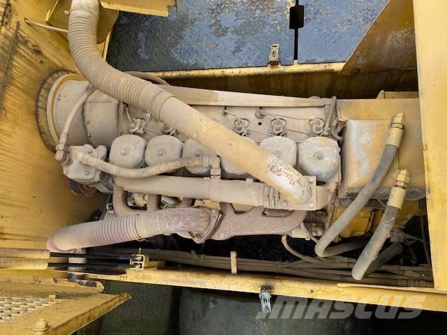 CAT PS 300 Pneumatikus kerekes hengerek