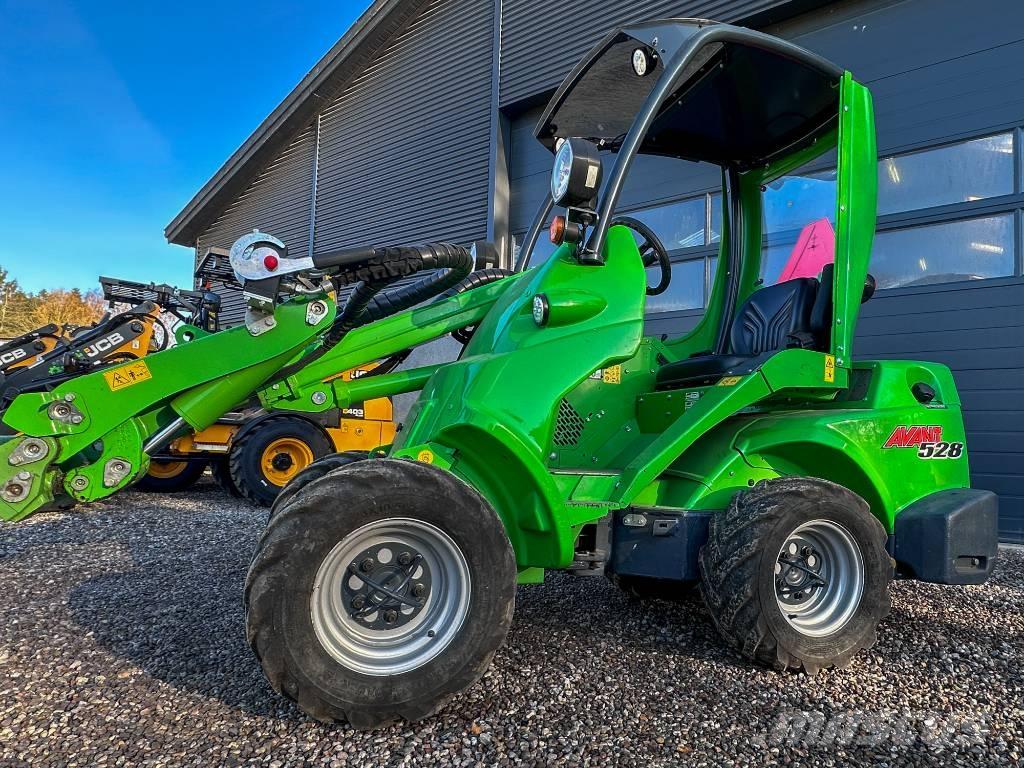 Avant 528 Univerzális rakodók