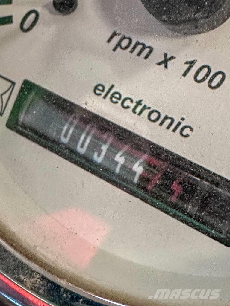 Avant 528 Univerzális rakodók