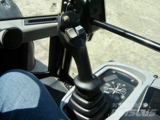 CAT 906 M Gumikerekes homlokrakodók