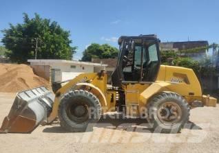 New Holland 12 D Gumikerekes homlokrakodók