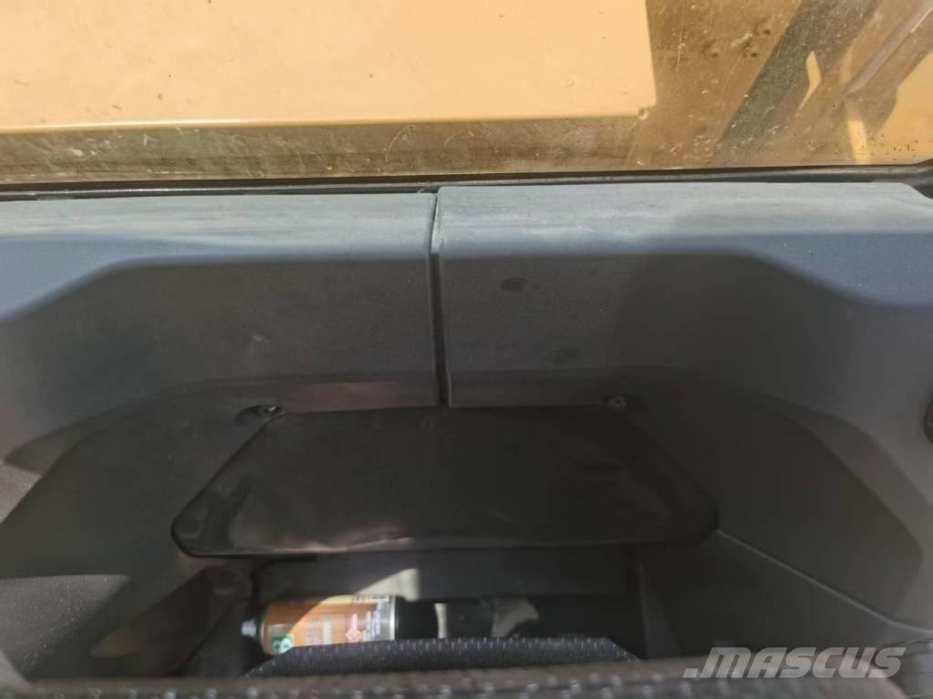 CAT 310 Lánctalpas kotrók