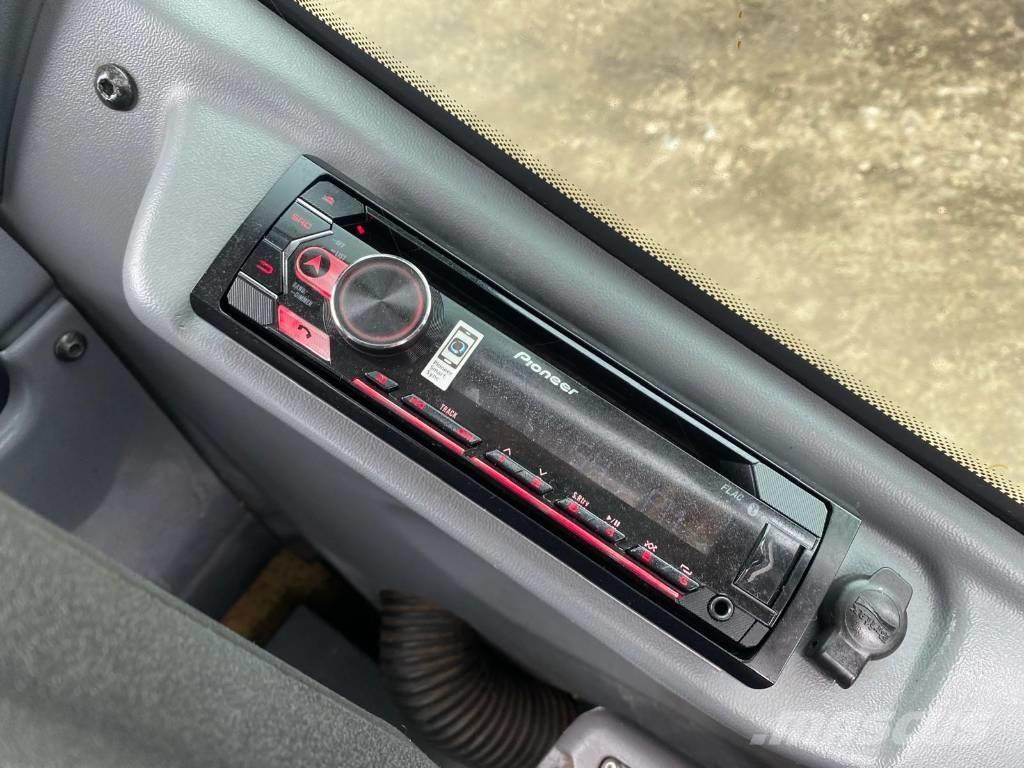 Atlas 150 W Gumikerekes kotrók