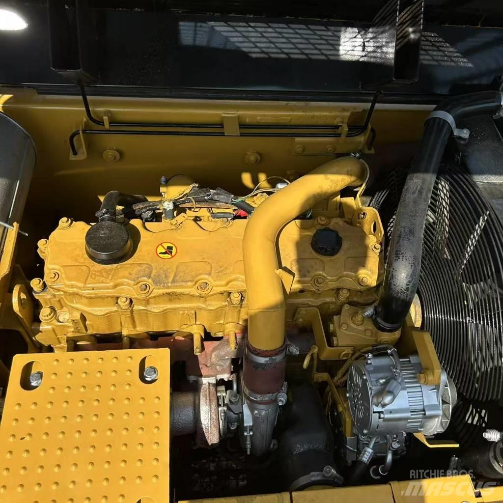 CAT 324D2L Lánctalpas kotrók