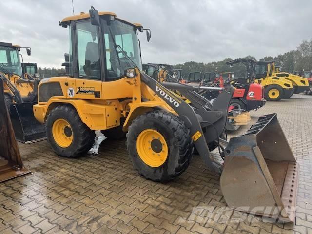 Volvo L 30 G Gumikerekes homlokrakodók