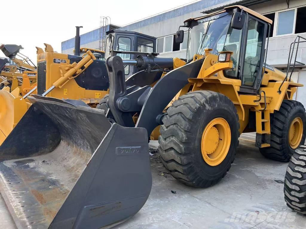 Volvo L 105 Gumikerekes homlokrakodók