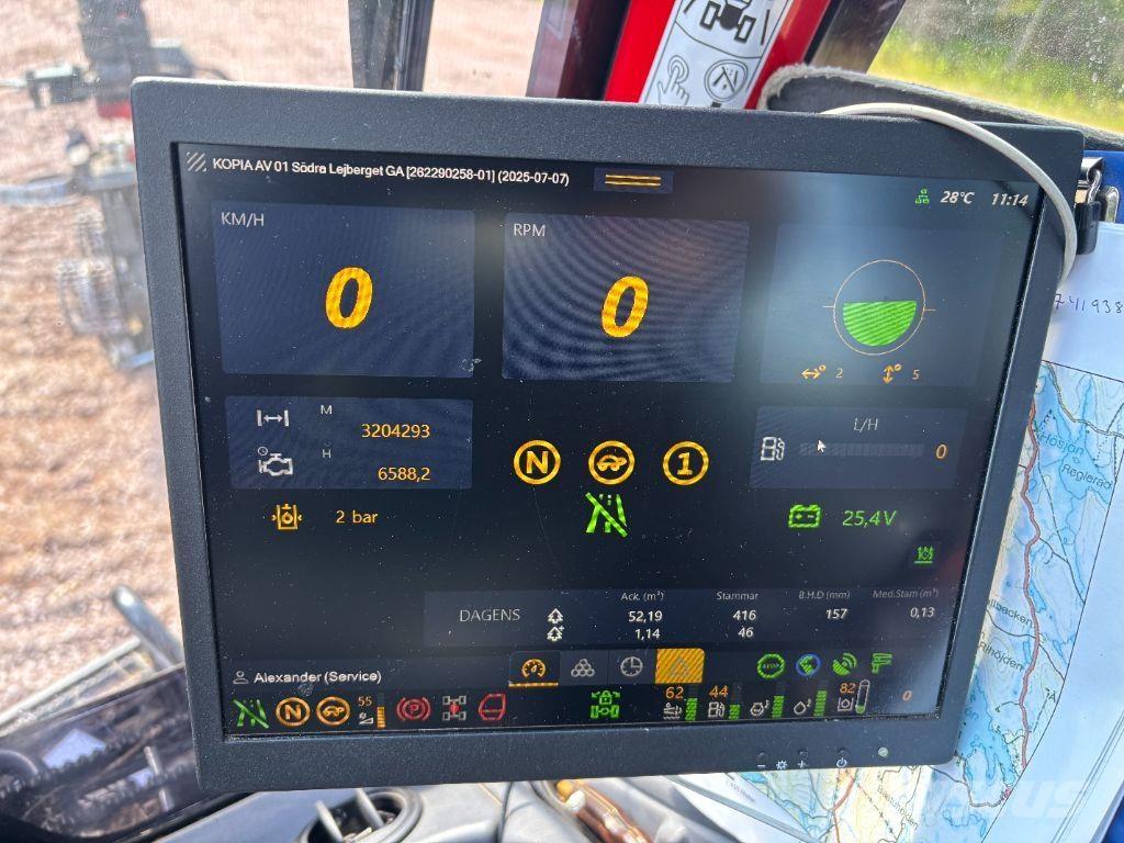 Komatsu 901XC Betakarítók