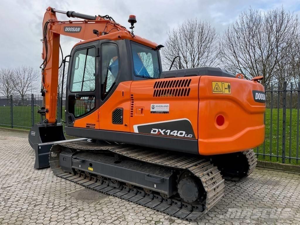 Doosan DX 140w Gumikerekes kotrók