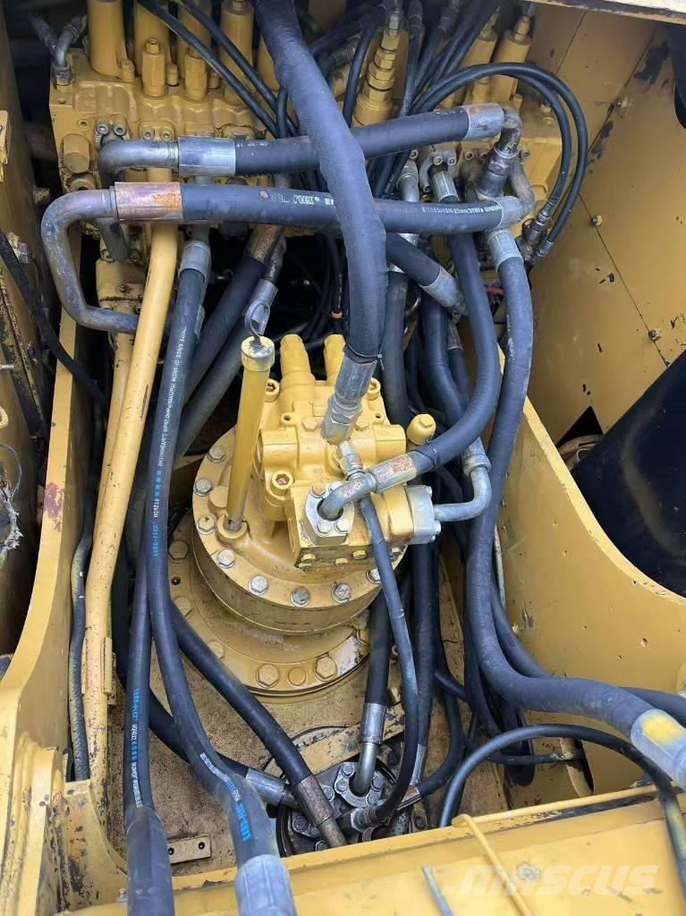 CAT 320 D Lánctalpas kotrók