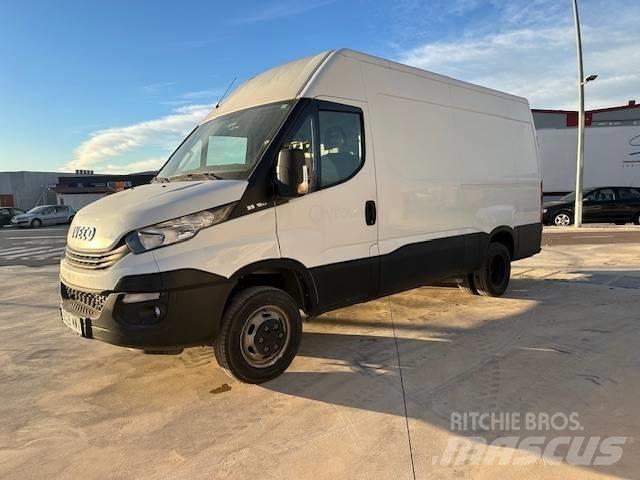 Iveco 35C 12 Transporterek