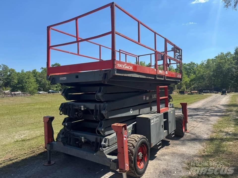 SkyJack SJ 9250 RT Ollós emelők