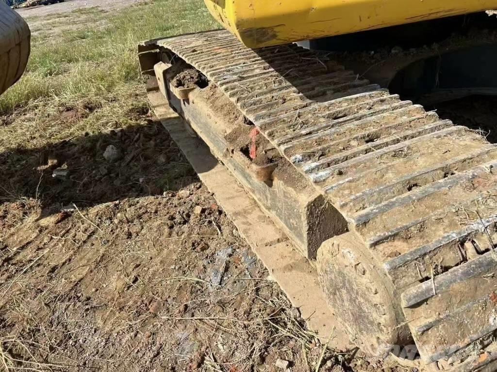 Komatsu PC 200 Lánctalpas kotrók