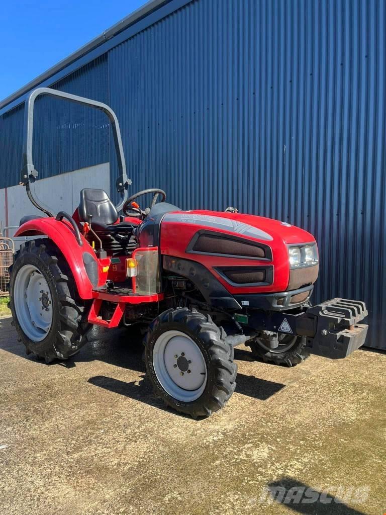McCormick X10.30M Kompakt traktorok
