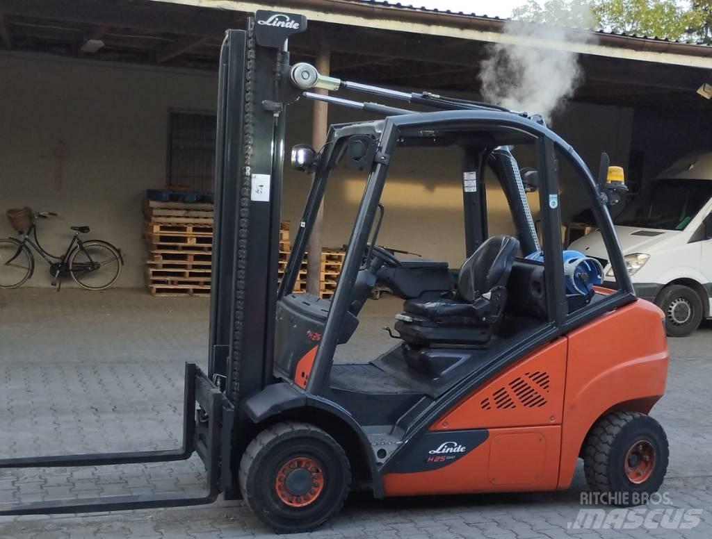 Linde H 25 T - 02 Gázüzemű targoncák