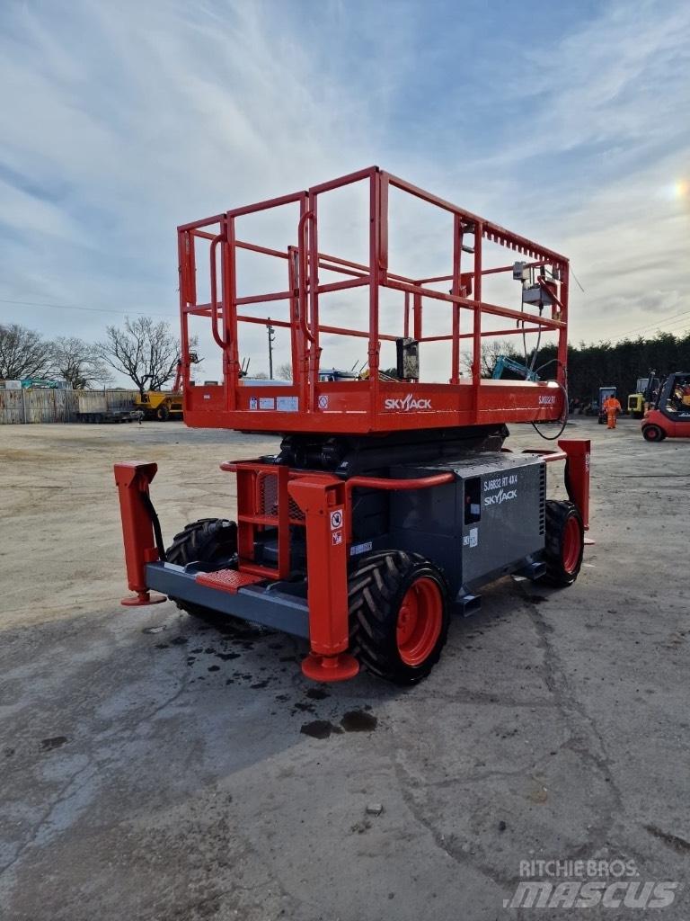 SkyJack SJ 6832 RT Ollós emelők