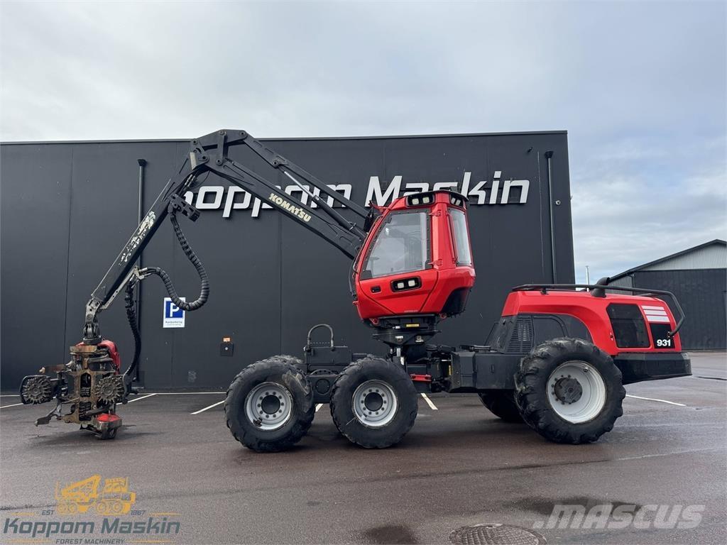 Komatsu 931 Betakarítók